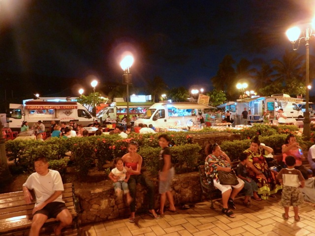 Roulottes, place Vaiete à Papeete.