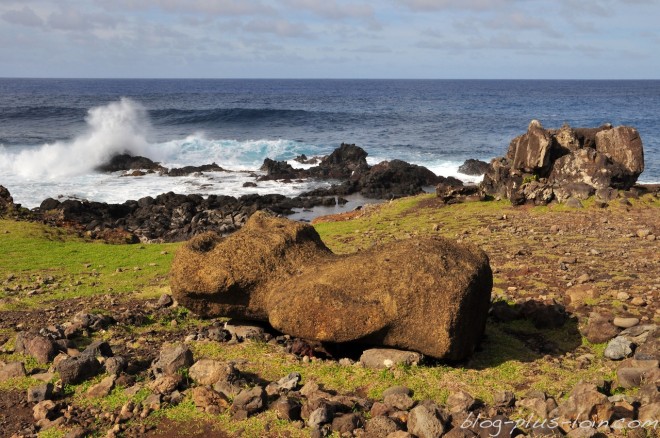 Un moai, sur le côte sud-est, à Rapa Nui.