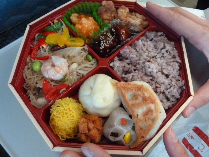 Un bento de train, au Japon