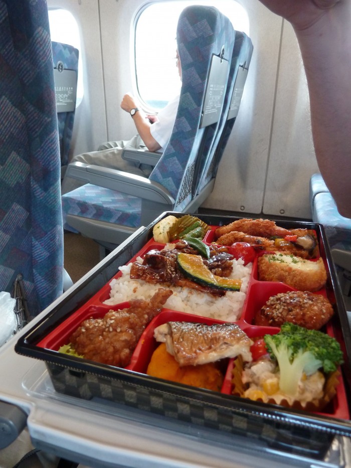Un bento de train, au Japon
