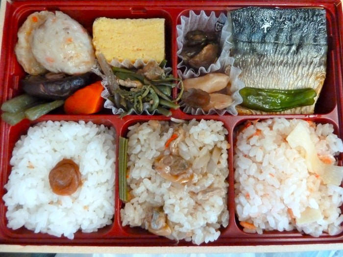 Un bento de train, au Japon