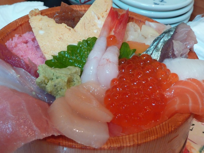 Chirashizushi, près du marché aux poissons de Tokyo