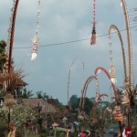 Un village près d'Ubud décoré pour les fêtes, à Bali.