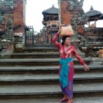 Passage au temple pour nombre de Balinais (Ubud)