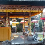 Le temple familial où je loge est décoré pour la fête (Ubud)