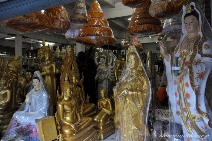 Boutique de bouddhas.